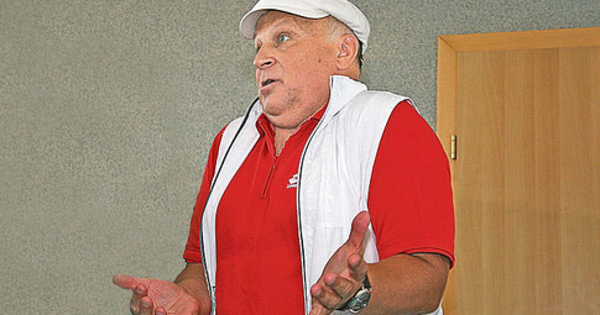 Виталий Кварцяный рассказал, что закрыл бы арбитра в клетку на 5 лет.