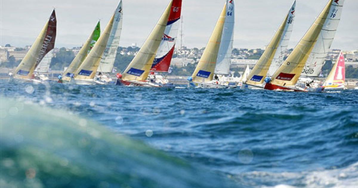 Франція, Брест. Учасники 41-ої одиночної регати "Solitaire du Figaro" розпочали змагання у місті Брест під час третього етапу гонки, який проходить між Брестом (Франція) і Кінсейлом (Ірландія). Під час перших двох етапів перемогу отримав французький шкіпер Армель ле Клік&rsquo;х. / © AFP