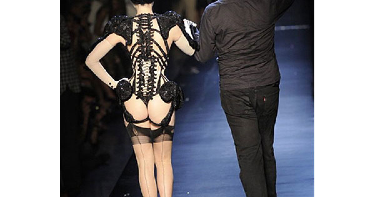 Кутюрьє Жан-Поль Готьє показав у Парижі нову колекцію сезону осінь-зіма 2010/2011. / © AFP