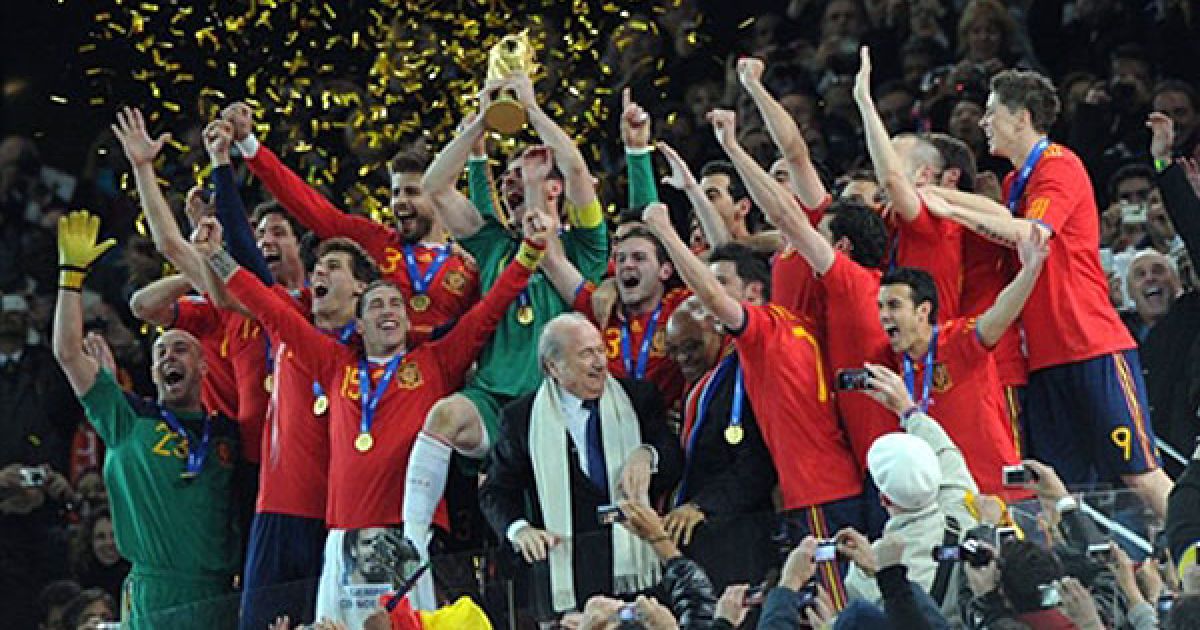 Збірна Іспанії з рахунком 1:0 перемогла Нідерланди у фіналі ЧС-2010 і вперше в історії виграла Кубок світу. / © AFP
