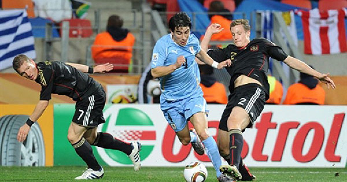 Фусіле обігрує Швайнштайгера і Янсена / © AFP