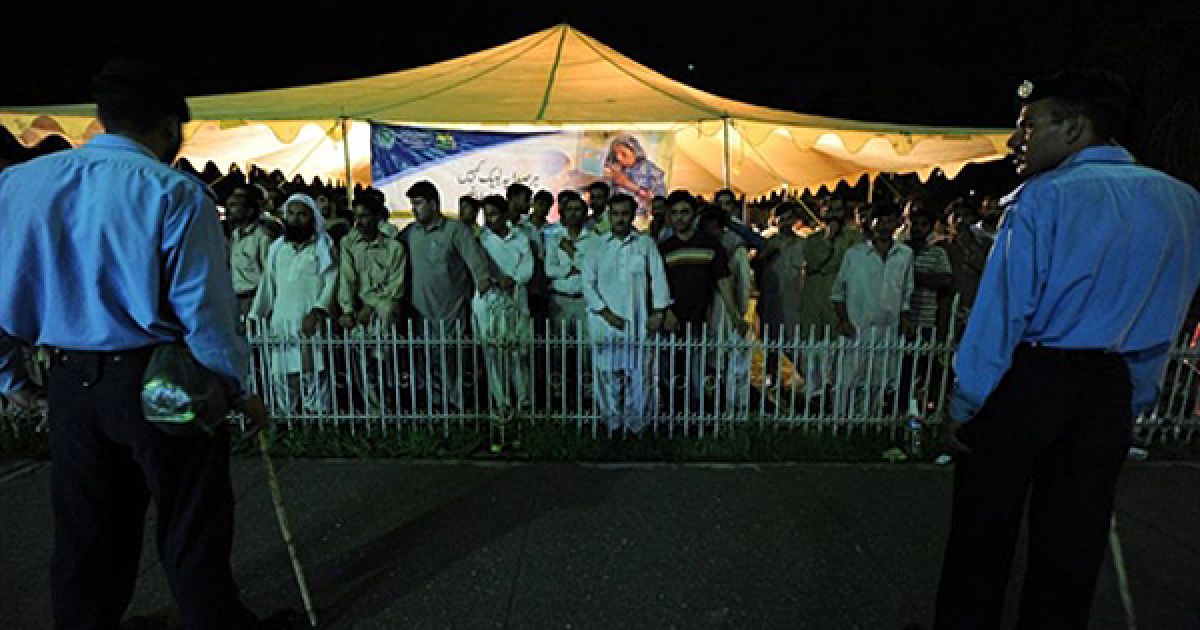 Літак, який здійснював рейс з Карачі до Ісламабаду, розбився у горах неподалік столиці Пакистану. / © AFP