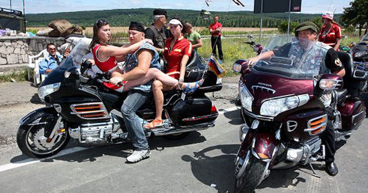 Гості міжнародного байкерського фестивалю "Music Bike Ukraine 2010" в Ужгороді. / © УНІАН