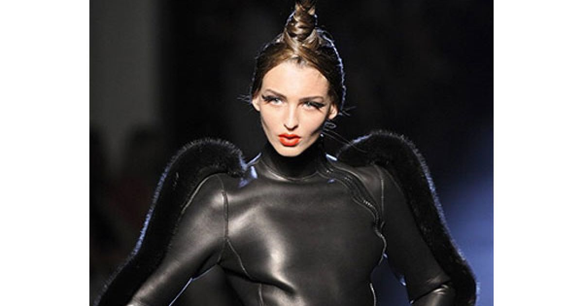 Показ колекції Жан-Поля Готьє сезону осінь-зима 2010/2011 на Тижні високої моди у Парижі / © AFP