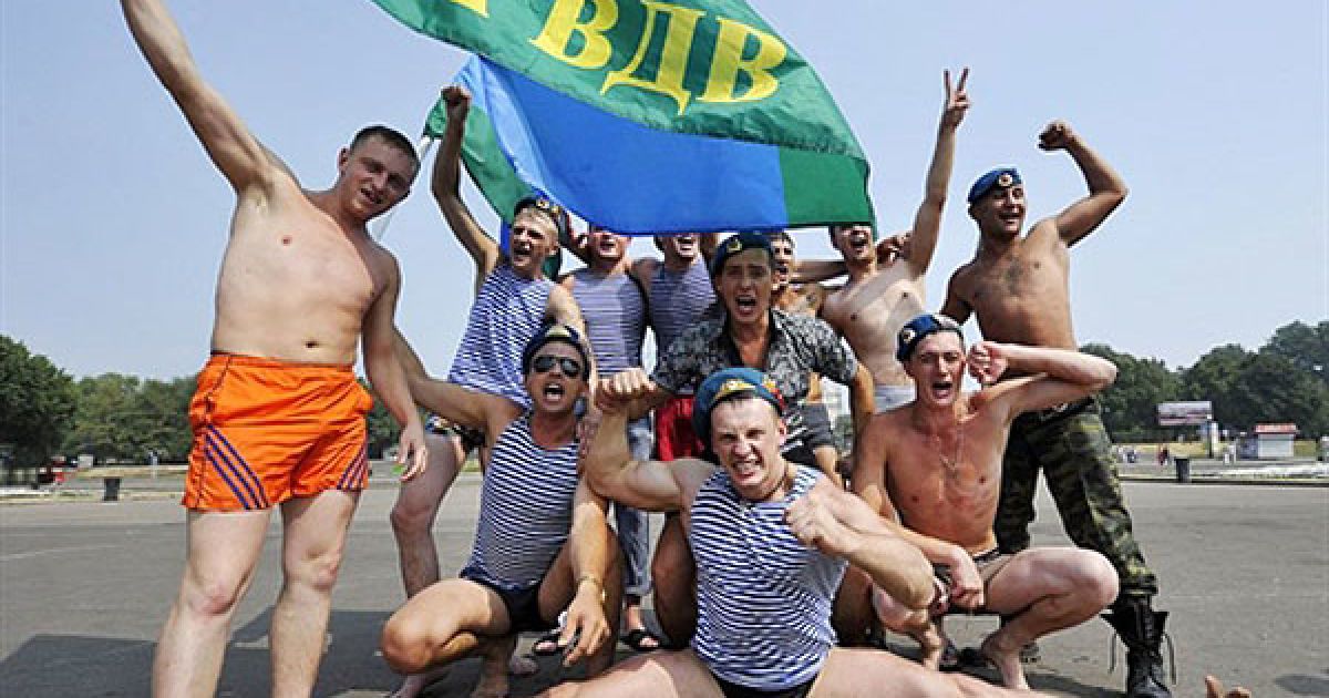 2 серпня десантники відзначили День повітряно-десантних військ / © AFP
