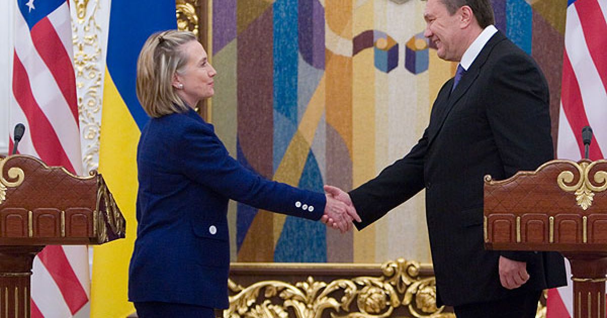 Під час зустрічі з держсекретарем США Гілларі Клінтон Янукович заявив, що Україна готова до продовження співпраці з НАТО. / © President.gov.ua