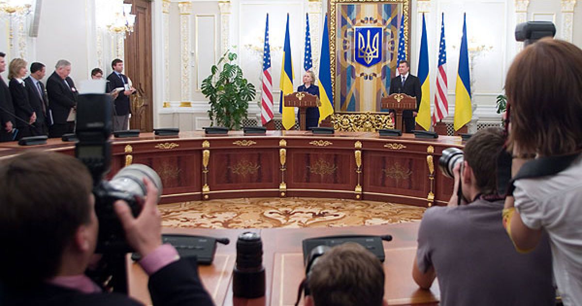 Держсекретар США також вважає, що нова влада України вже продемонструвала, що дотримується принципів демократії. / © President.gov.ua