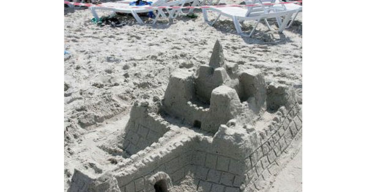 В Одесі на одному з міських пляжів провели конкурс піщаної скульптури "Пісочні фантазії" / © УНІАН