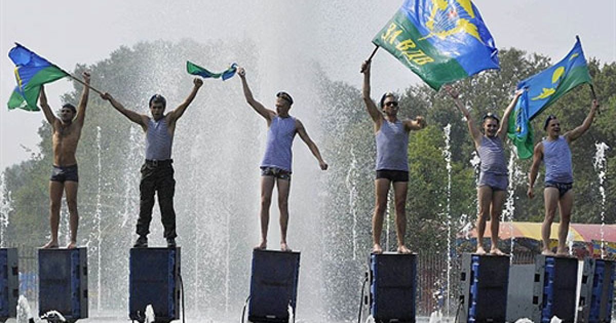 2 серпня десантники відзначили День повітряно-десантних військ / © AFP