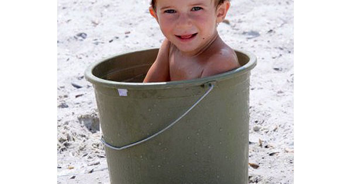 Учасники конкурсу в Одесі ліпили з піску крокодила, слона, будували замки з піску, а також барельєфи відомих людей / © УНІАН