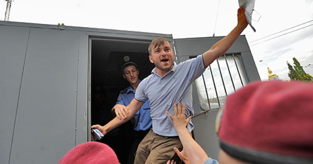 Серед затриманих - заступник голови київської "Свободи" Руслан Андрійко, керівник Печерської районної організації Олександр Аронець, голова Подільської районної організації Валентин Лунейко.