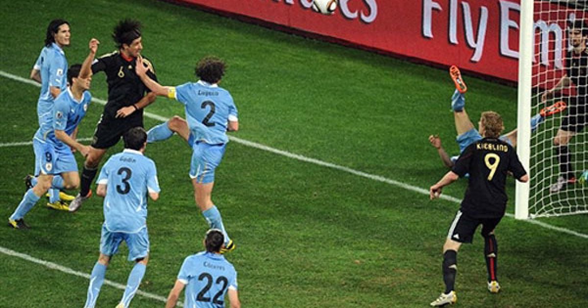 На 82-й хвилині Самі Хедіра забив третій, переможний гол у ворота Уругваю / © AFP