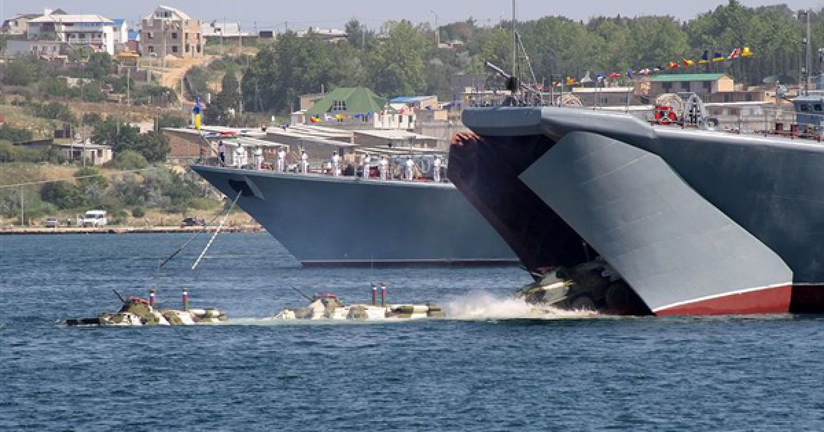 У Севастополі відбулася репетиція щорічного параду до Дня ВМФ РФ. / © PHL.com.ua