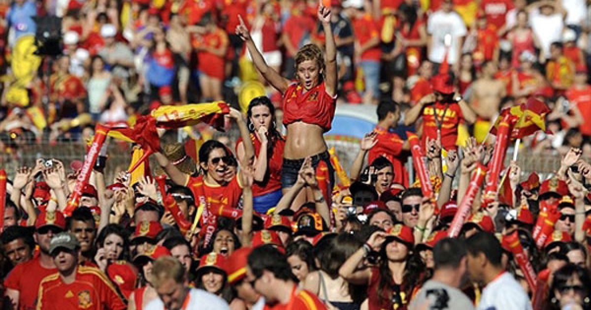 На вулицях Мадриду зібрався мільйонний натовп, щоб привітати нових чемпіонів світу - збірну Іспанії. / © AFP