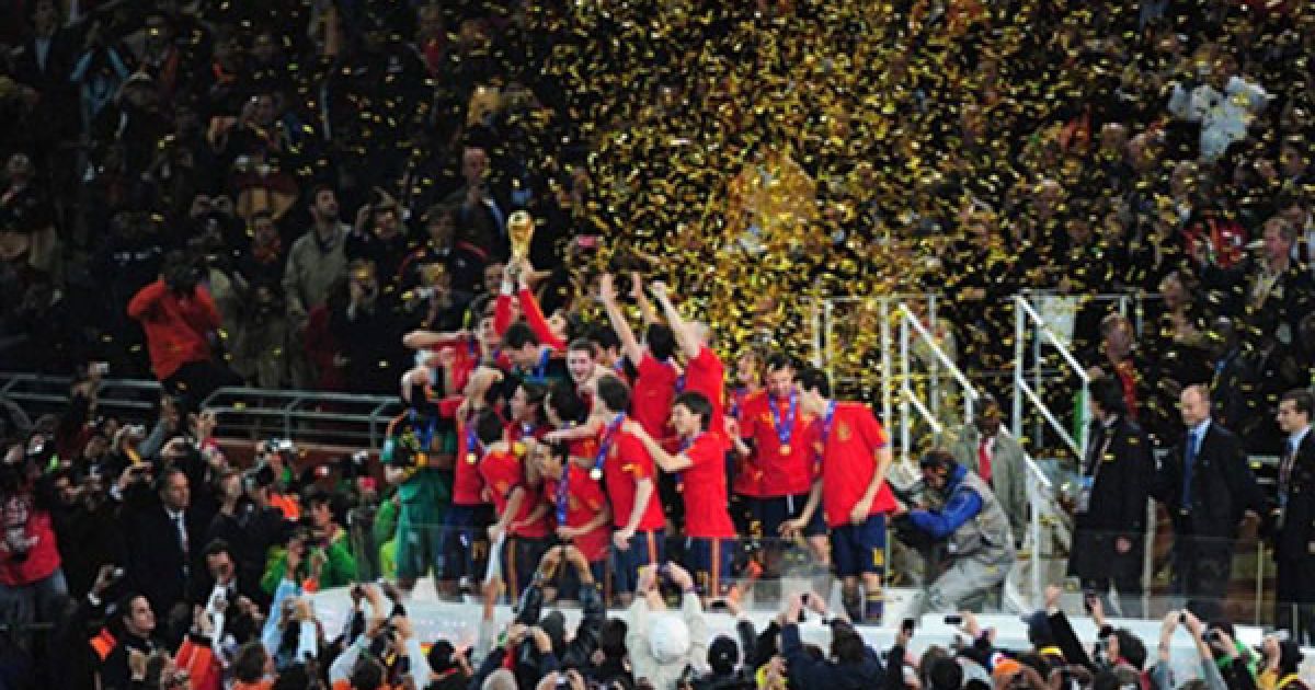 Збірна Іспанії з рахунком 1:0 перемогла Нідерланди у фіналі ЧС-2010 і вперше в історії виграла Кубок світу. / © AFP