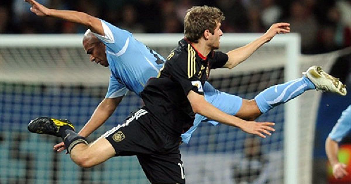 Футбольна композиція: Аревало і Мюллер / © AFP