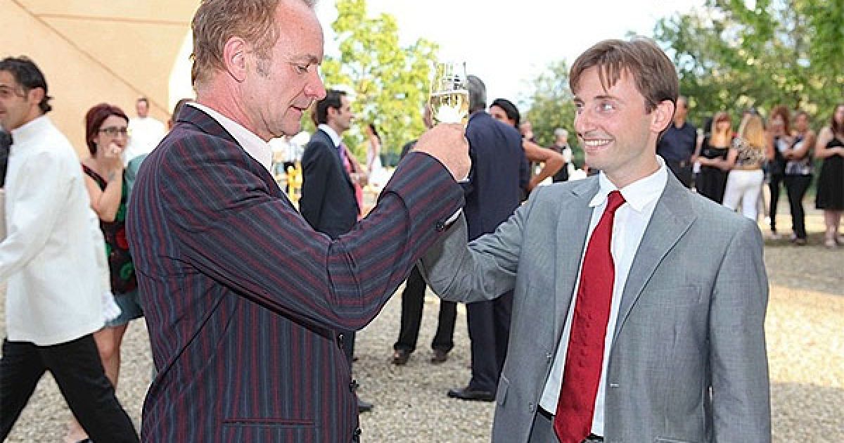 Днями на фермі Стінга відбулося урочисте відкриття магазину Тенута іль Паладжіо (Tenuta il Palagio). / © Socialite Life