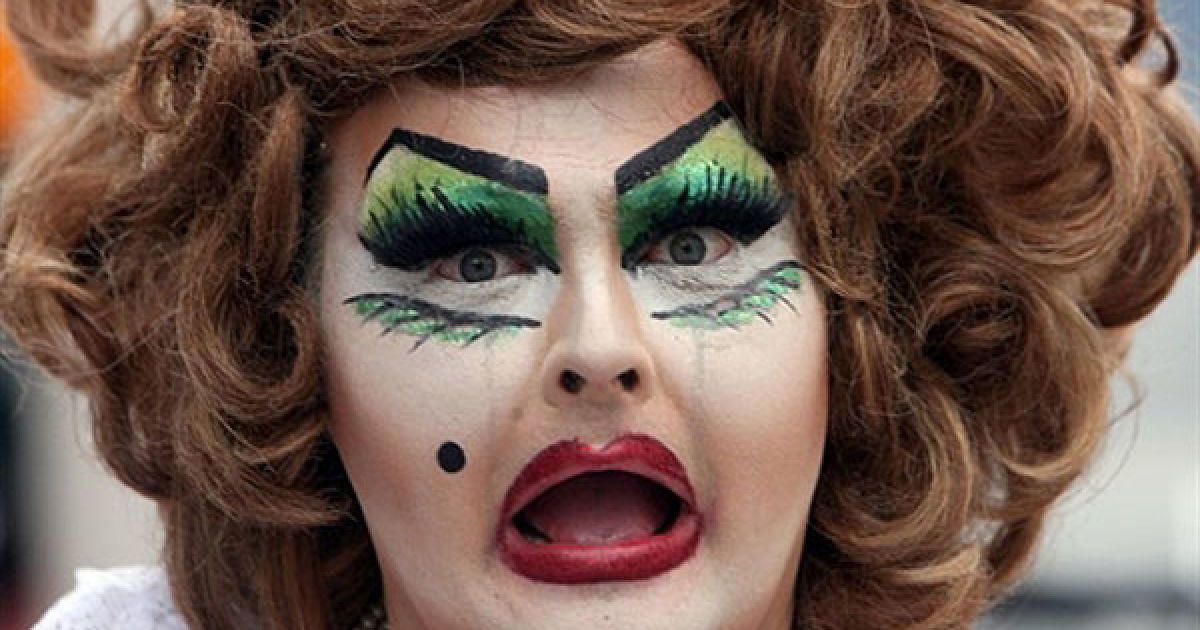 Тисячі яскравих учасників гей-параду вийшли на вулиці Кельна (Німеччина). / © AFP