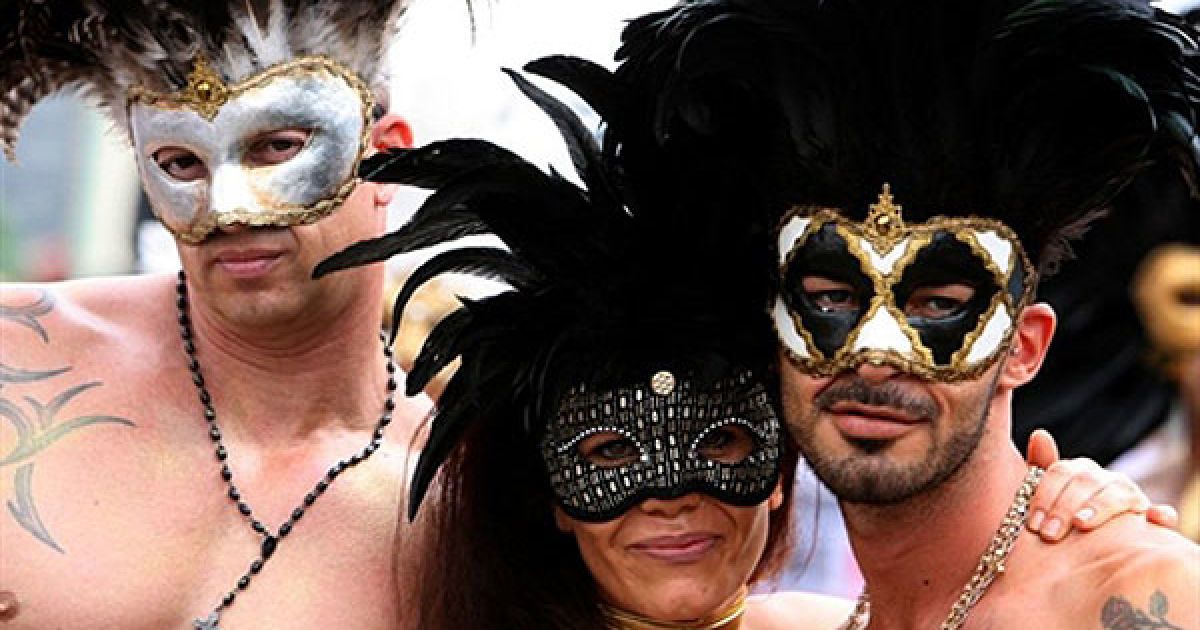 Тисячі яскравих учасників гей-параду вийшли на вулиці Кельна (Німеччина). / © AFP