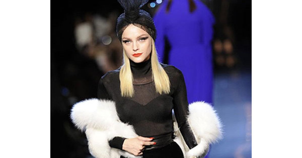 Жан-Поль Готьє спробував у своїй колекції створити образ "нової" парижанки / © AFP