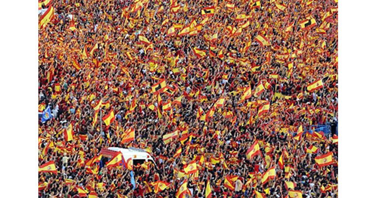 Нові чемпіони світу у відкритому автобусі проїхали вулицями Мадрида, де їх вітали більше мільйона людей. / © AFP