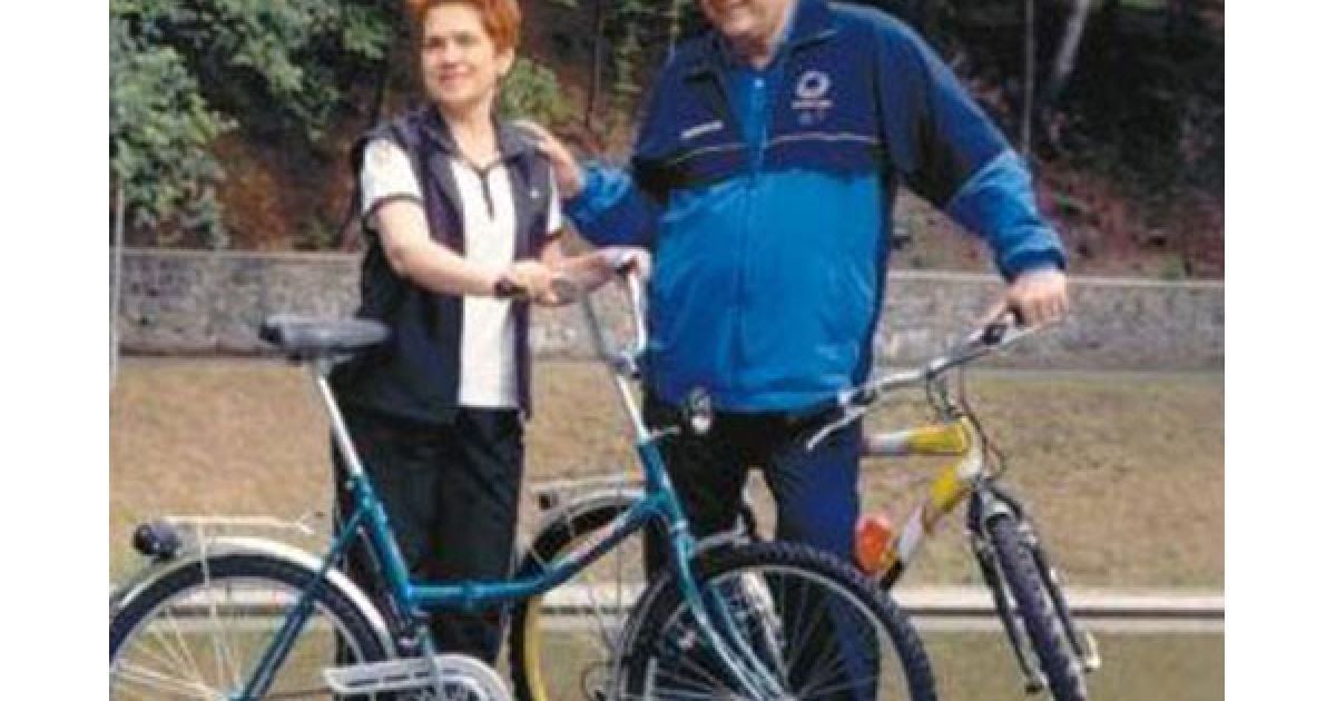 Віктор Янукович з дружиною Людмилою на прогулянці