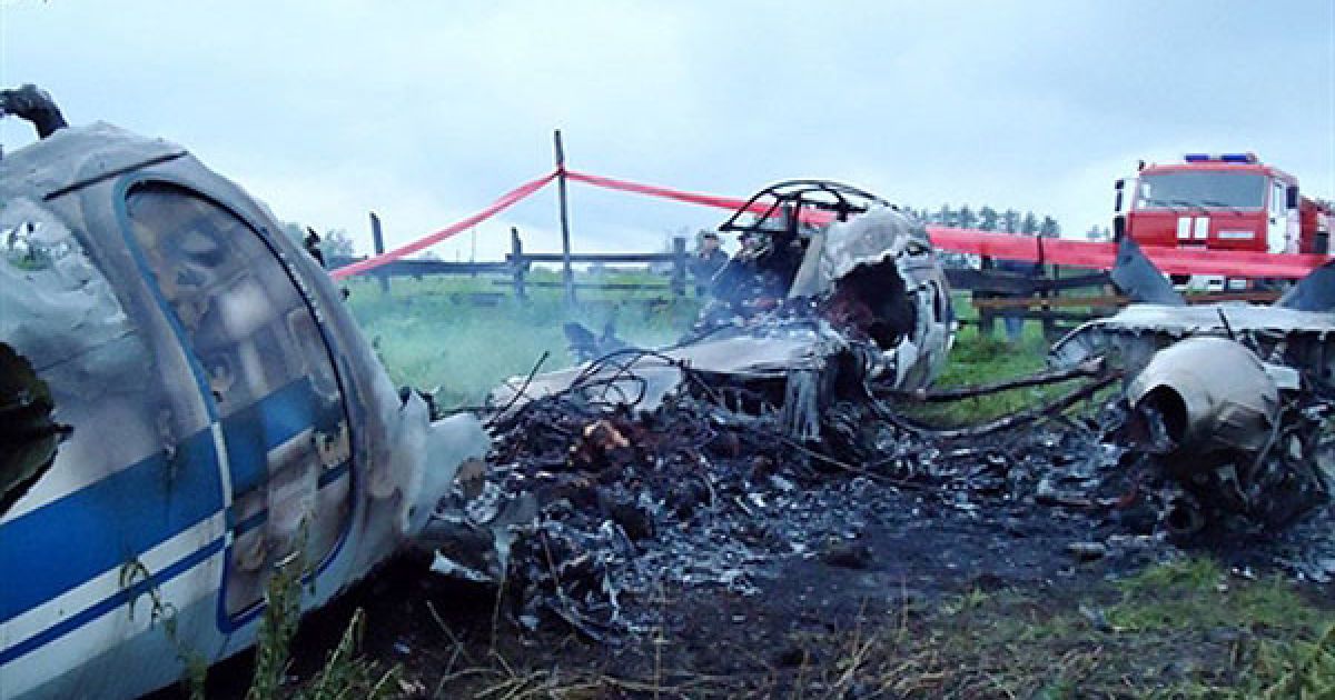 Росія, Ігарка. Уламки російського пасажирського літака Ан-24, який розбився біля аеродрому в Ігарці у Красноярському краї. В результаті авіакатастрофи загинули 11 людей, ще 4 отримали поранення. Літак впав через сильний туман під час заходу на посадку. За фактом падіння літака Ан-24 у Ігарці порушено кримінальну справу, 4 серпня оголошено в Красноярському краю днем трауру за загиблими у авіакатастрофі. / © AFP