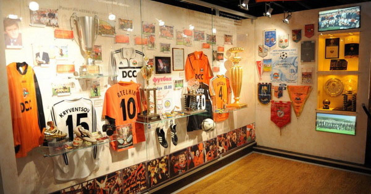В музеї представлені здобуті командою нагороди і трофеї, унікальні документи і фотографії. / © ФК "Шахтар"