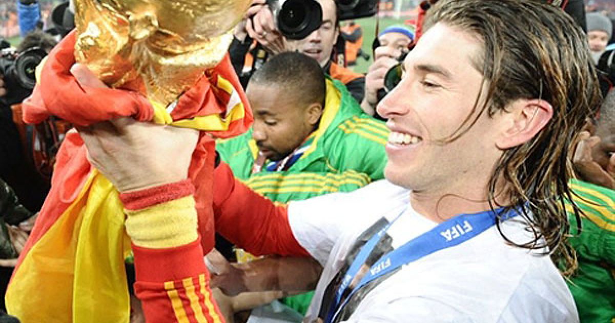 Збірна Іспанії з рахунком 1:0 перемогла Нідерланди у фіналі ЧС-2010 і вперше в історії виграла Кубок світу. / © AFP