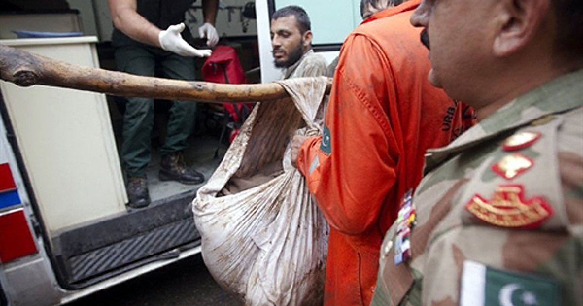 Літак, який здійснював рейс з Карачі до Ісламабаду, розбився у горах неподалік столиці Пакистану. / © AFP