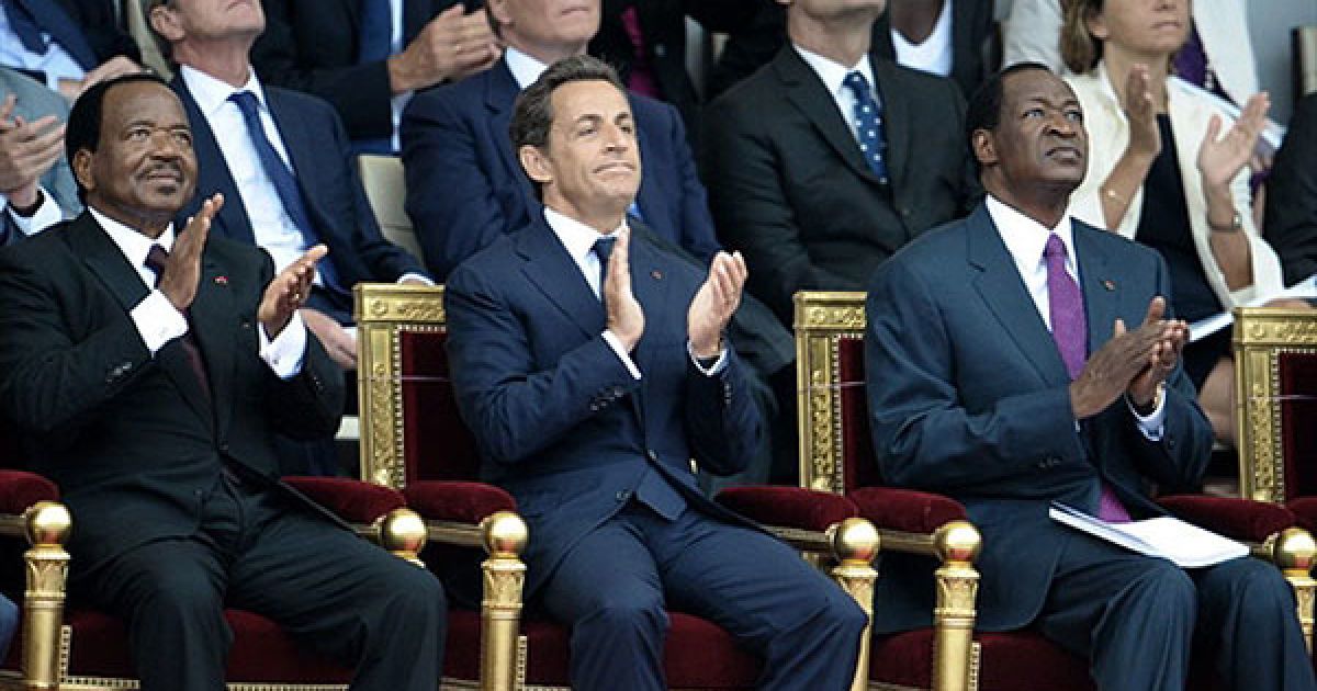 На думку Ніколя Саркозі, скасування прийому в саду Єлисейського палацу та низки подібних "надмірностей" дозволить заощадити кошти в умовах фінансової кризи. / © AFP