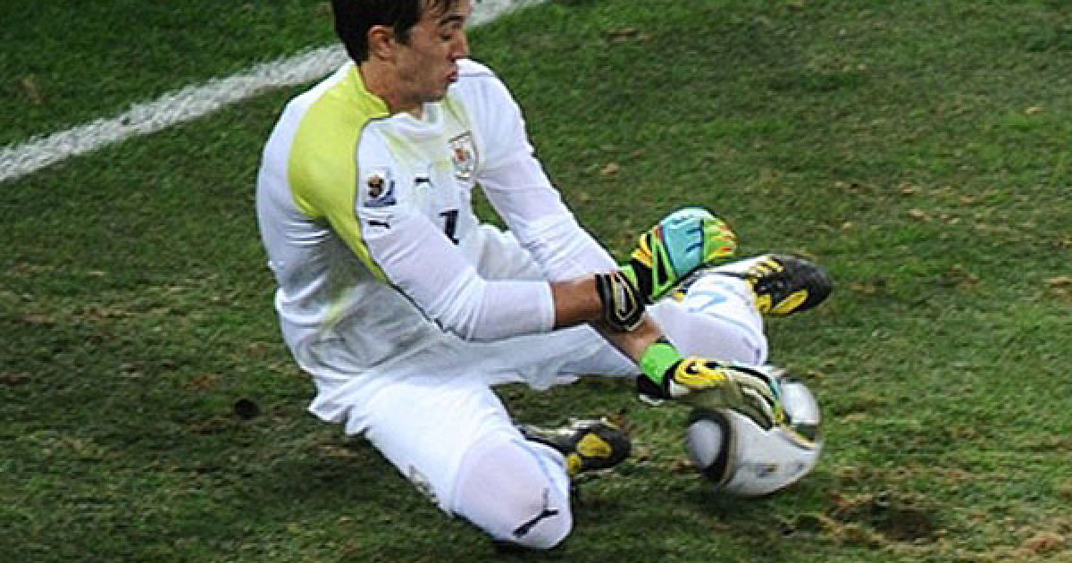 Фернандо Муслера пропускає гол у свої ворота / © AFP