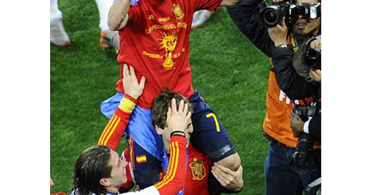 Збірна Іспанії з рахунком 1:0 перемогла Нідерланди у фіналі ЧС-2010 і вперше в історії виграла Кубок світу. / © AFP