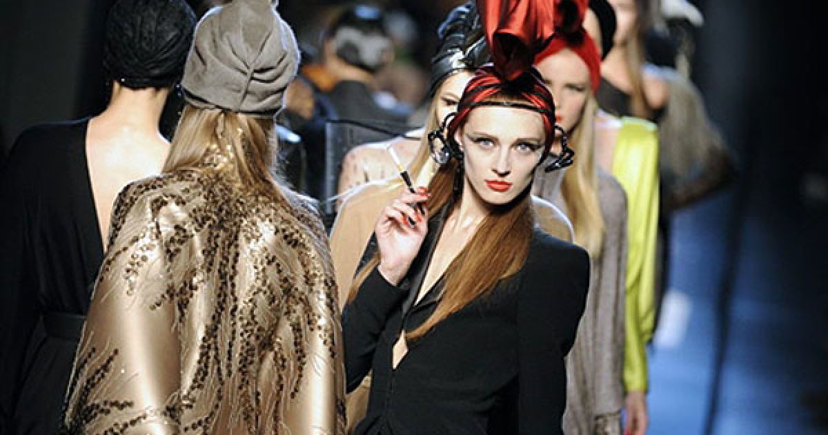 Жан-Поль Готьє спробував у своїй колекції створити образ "нової" парижанки / © AFP