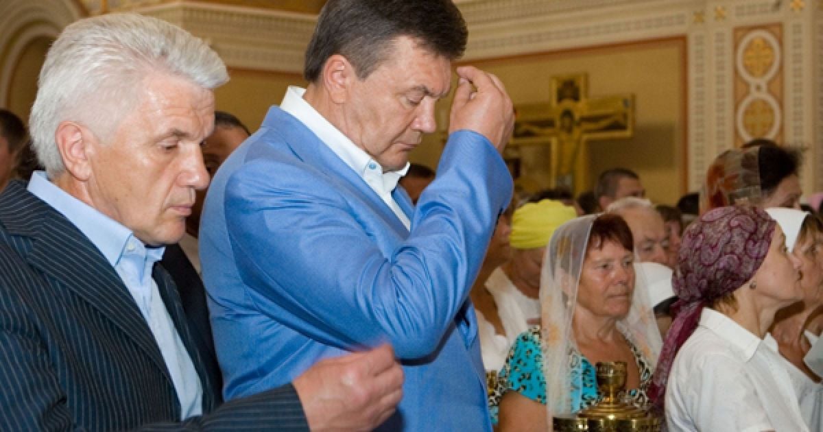 У літургій також взяв участь спікер ВР Володимир Литвин. / © Офіційний сайт Президента України