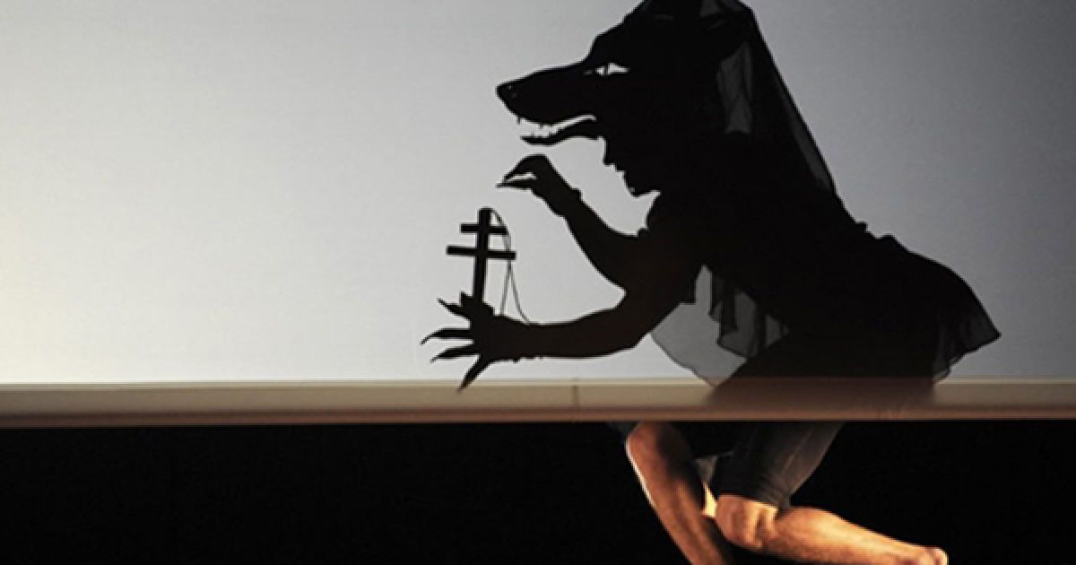 30.06. Танцюрист грає роль вовка у балеті Ігоря Стравінського "Соловей" під час культурного фестивалю у Екс-ан-Провансі, Франція. / © AFP