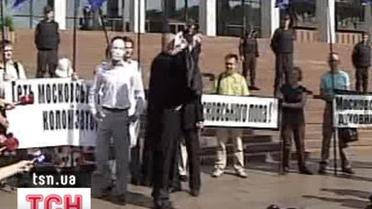 Националисты таки показали "Гламурные гастроли кремлевского гебиста"