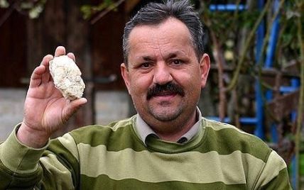 Боснієць "розлютив інопланетян": його будинок засипало метеоритами