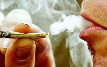Рабини оголосили куріння марихуани богоугодною справою