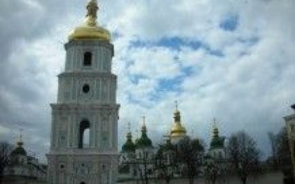 Скандальне будівництво біля Софії Київської відновили знову