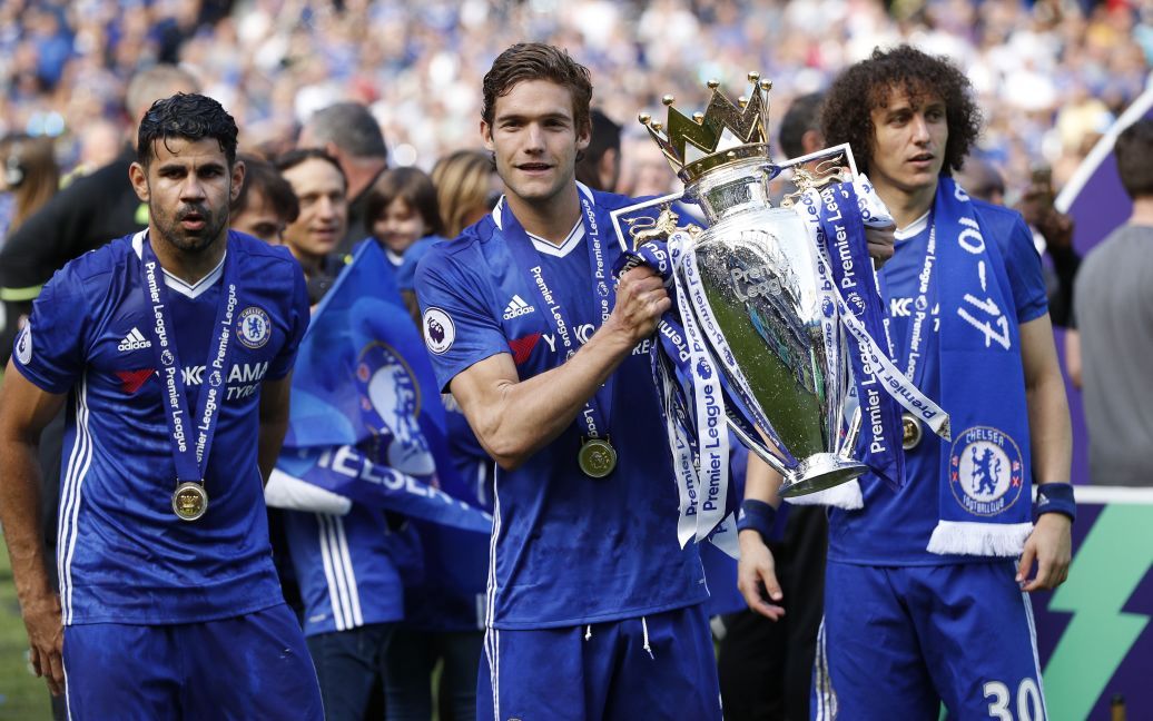 "Челси" получил трофей чемпиона Англии. / © Reuters