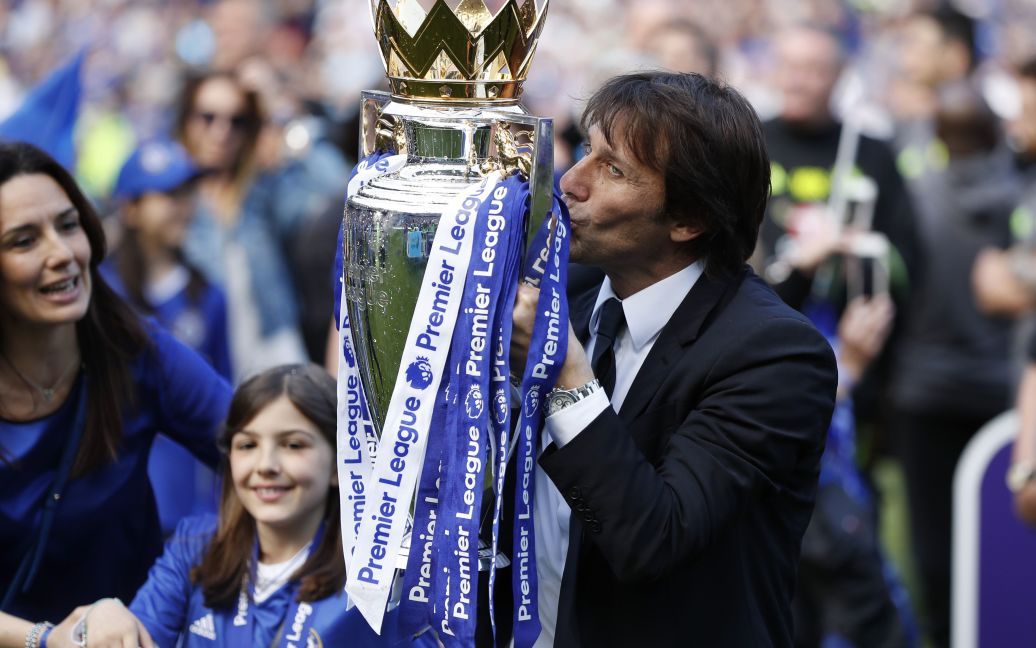 "Челси" получил трофей чемпиона Англии. / © Reuters