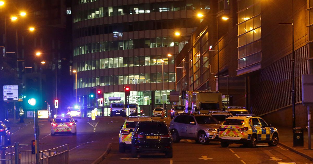 #PrayForManchester. Батьки шукали своїх дітей-підлітків через соцмережі після вибуху у Манчестері