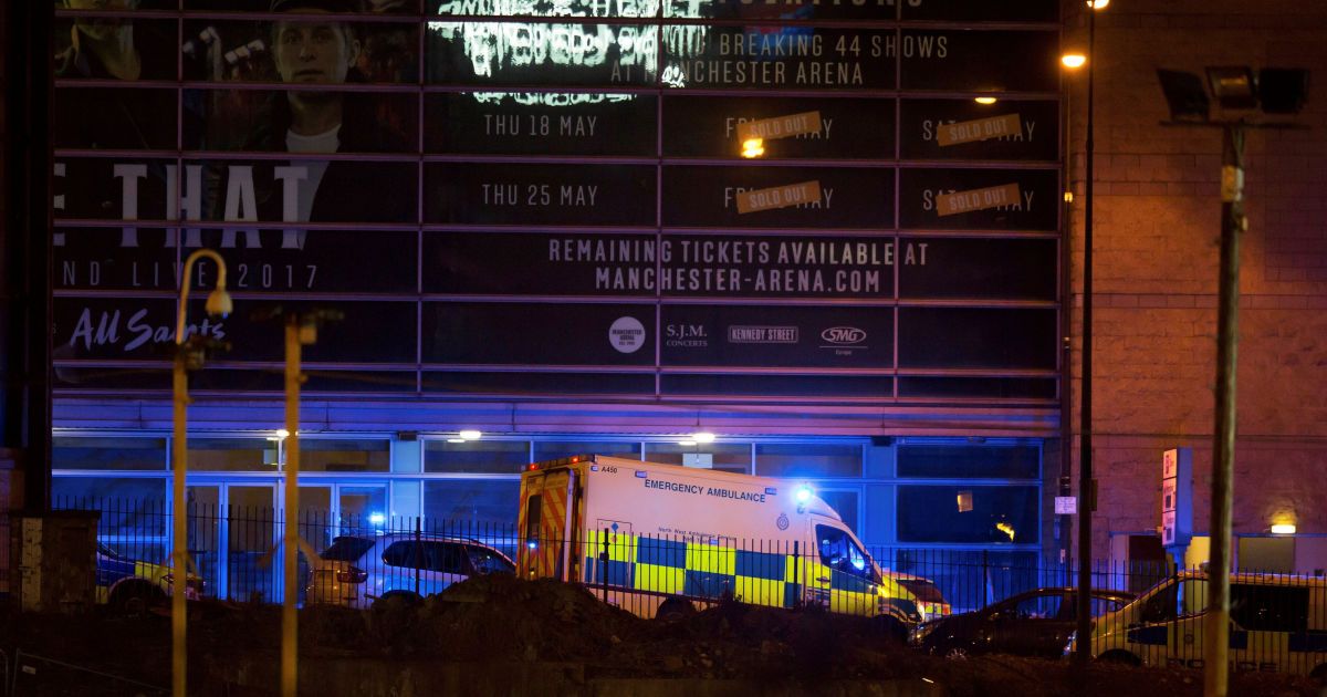 Взрыв в Манчестере мог устроить смертник - Reuters