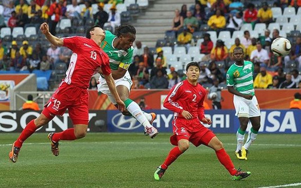 Дідьє Дрогба забив гол у вотора корейців, але його не зарахували / © AFP