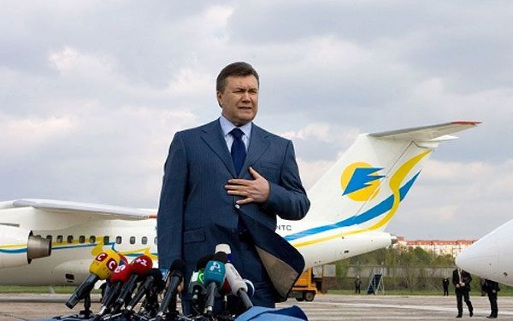 Сьогодні на аеродромі ДП "Антонов" відбувся перший політ нового літака АН-158. / © President.gov.ua