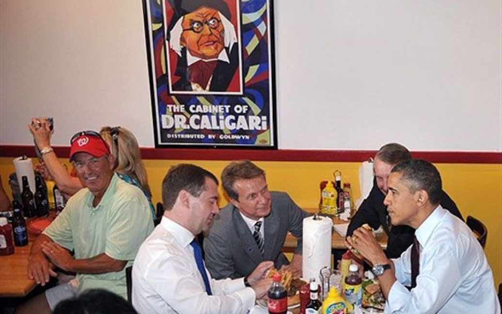 Обама і Мєдвєдєв поснідали у закусочній Ray&#039;s Hell Burger у Арлінгтоні. / © AFP