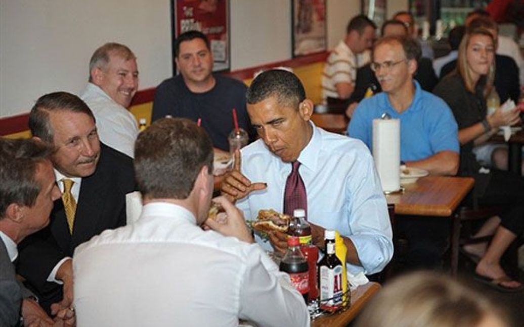 Крім президентів на сніданку були присутні тільки перекладачі. / © AFP