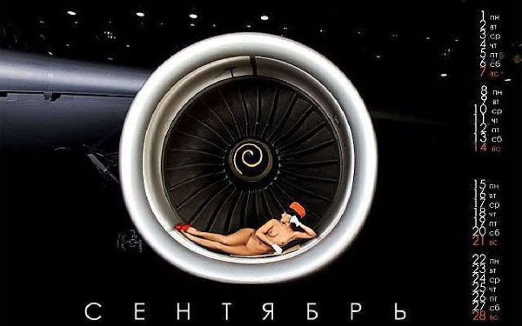 Один зі співробітників "Аерофлоту" привів подробиці фотосесії на форумі. Мовляв, у день зйомок весь персонал ангару, де вони мали проводитися, попросили "не заважати фотохудожникові". / © adme.ru
