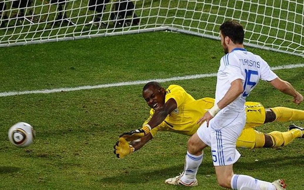 Торосідіс забив другий гол у ворота Нігерії / © AFP